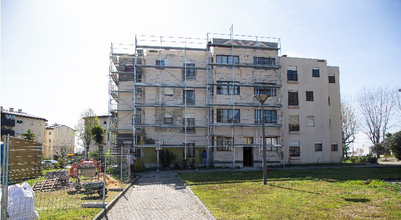 Edifícios do Bairro da Teixugueira em obras